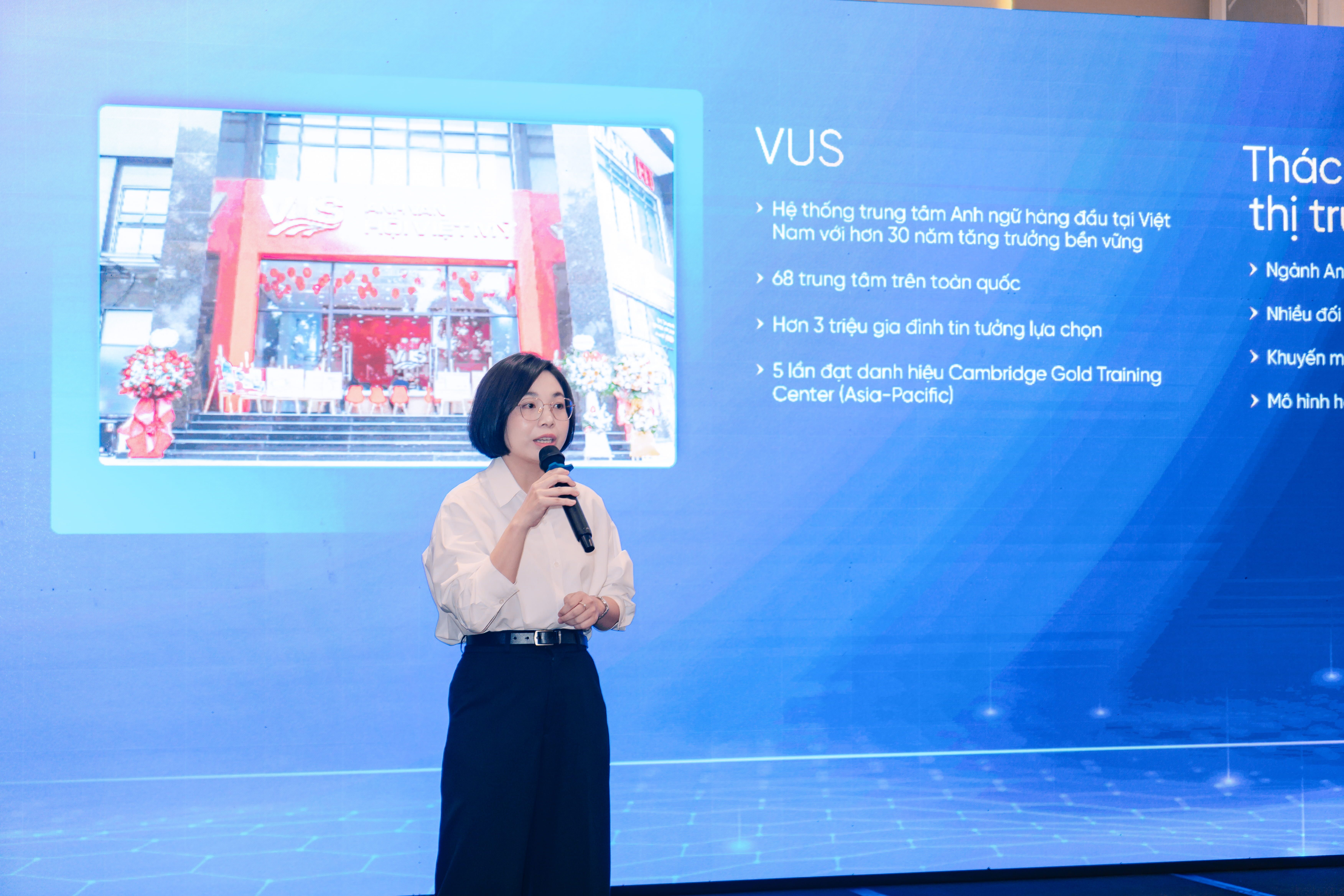 Bà Trần Bích Ngân, Senior Digital Manager, VUS - Anh Văn Hội Việt Mỹ chia sẻ về cách hệ thống Anh ngữ này  ứng dụng các giải pháp liền mạch của ZBS