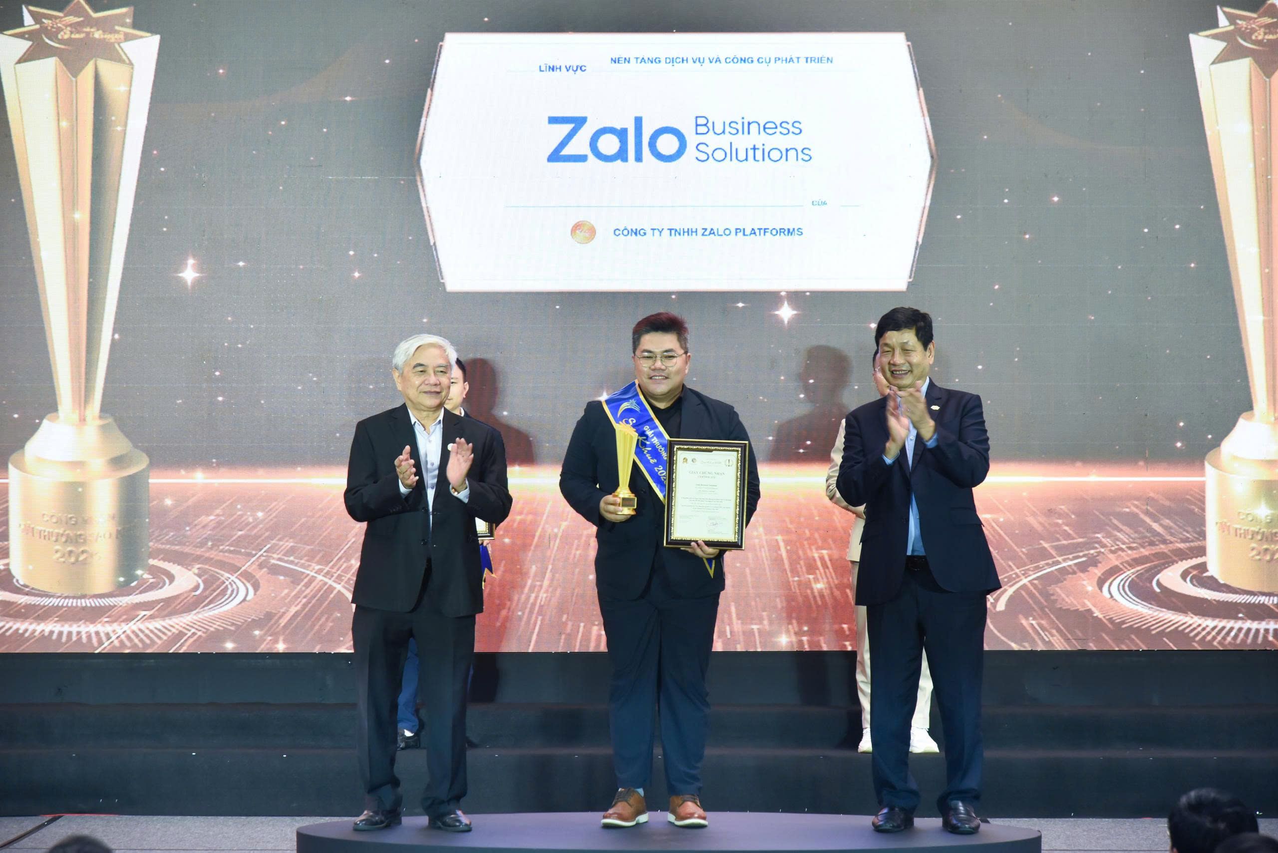 ZALO NHẬN HAI GIẢI THƯỞNG SAO KHUÊ 2026 CHO CÁC GIẢI PHÁP HƯỚNG ĐẾN DOANH NGHIỆP (1).jpg